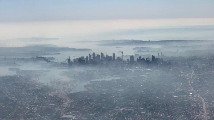 В Австралии из-за пожаров Сидней затянуло дымом, фото: Reuters