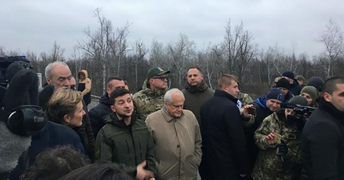 Владимир Зеленский открыл восстановленный мост в Станице Луганской. Фото: 