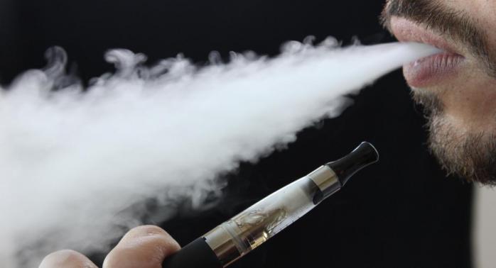 У 17-річного канадця виявили новий тип пошкоджень легенів електронними сигаретами, фото: Lindsay Fox