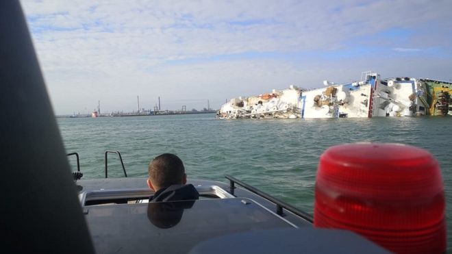 Кораблекрушение в Черном море: вблизи Румынии перевернулось судно, перевозившее 14 тыс. овец, фото — BBC