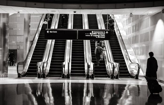 Ранкова фізкультура на "Арсенальній": в метро Києва зламались ескалатори, фото: pixabay 