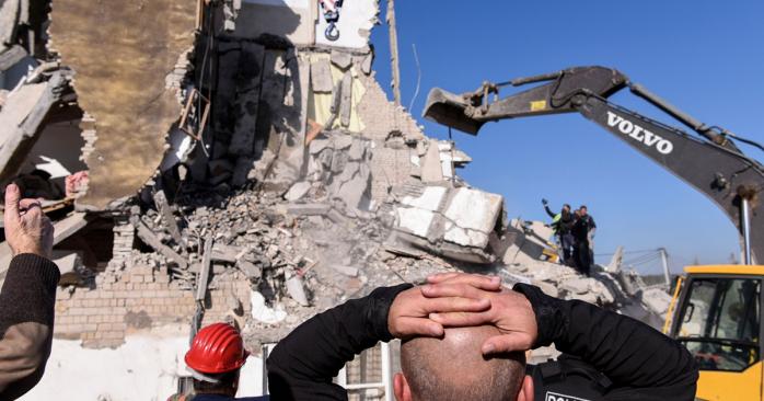 Жертвами землетрусу в Албанії стали вже 23 особи. Фото: newsweek.com