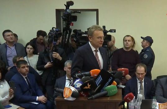 Дело Садового: Кличко пришел в Антикоррупционный суд взять коллегу на поруки, скриншот трансляции