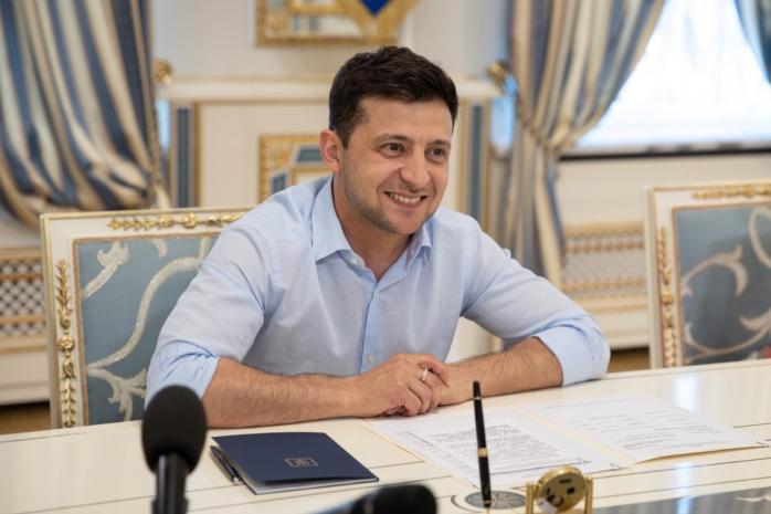 Разумков підписав закон про держбюджет-2020 і направив його на підпис президенту, фото: Офіс президента 