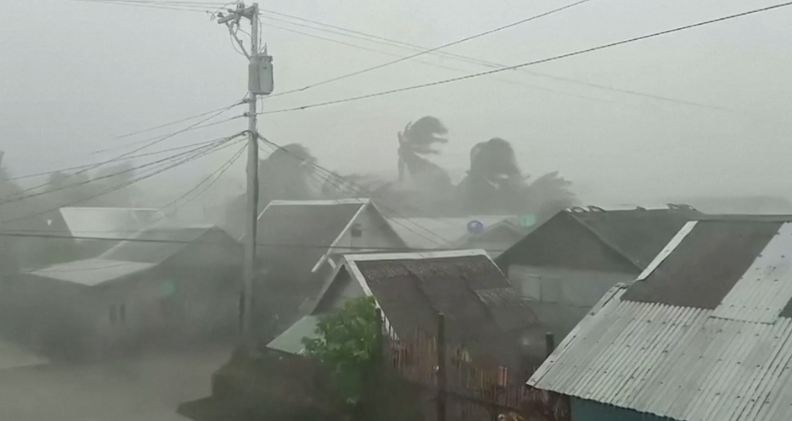 На Филиппинах из-за тайфуна «Каммури» эвакуировали около 200 тыс. человек, фото reuters