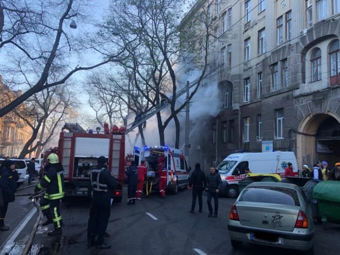 В центре Одессы горит памятник архитектуры, фото: ГСЧС