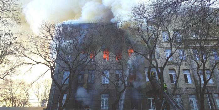 Під час пожежі в Одесі, фото: ДСНС