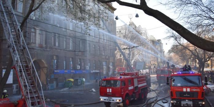 Во время пожара в Одессе, фото: ГСЧС