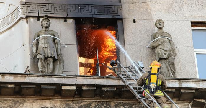 Пожар в Одессе. Фото: omr.gov.ua