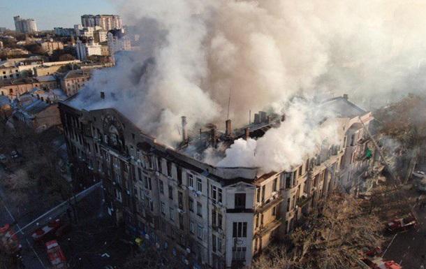 Пожежа в Одесі: будівля коледжу заливається, пошук зниклих триває. Фото: Кореспондент.net