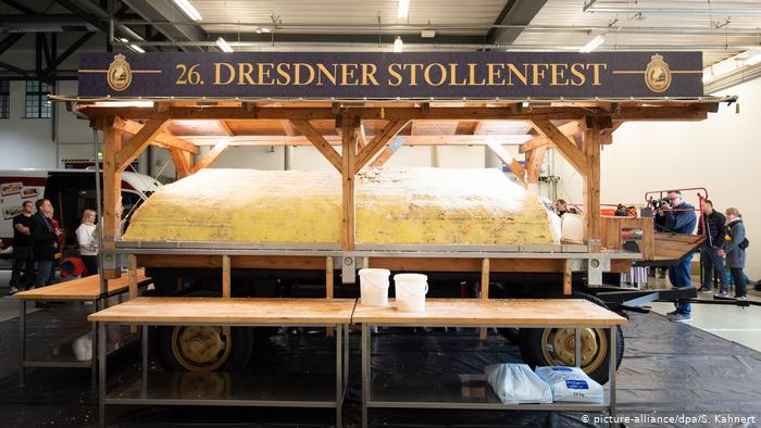 В Дрездене испекли 4-тонный рождественский кекс, фото — DW