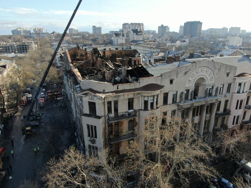  Пожар в колледже в Одессе: из-под завалов достали еще два тела, фото: «Думская»
