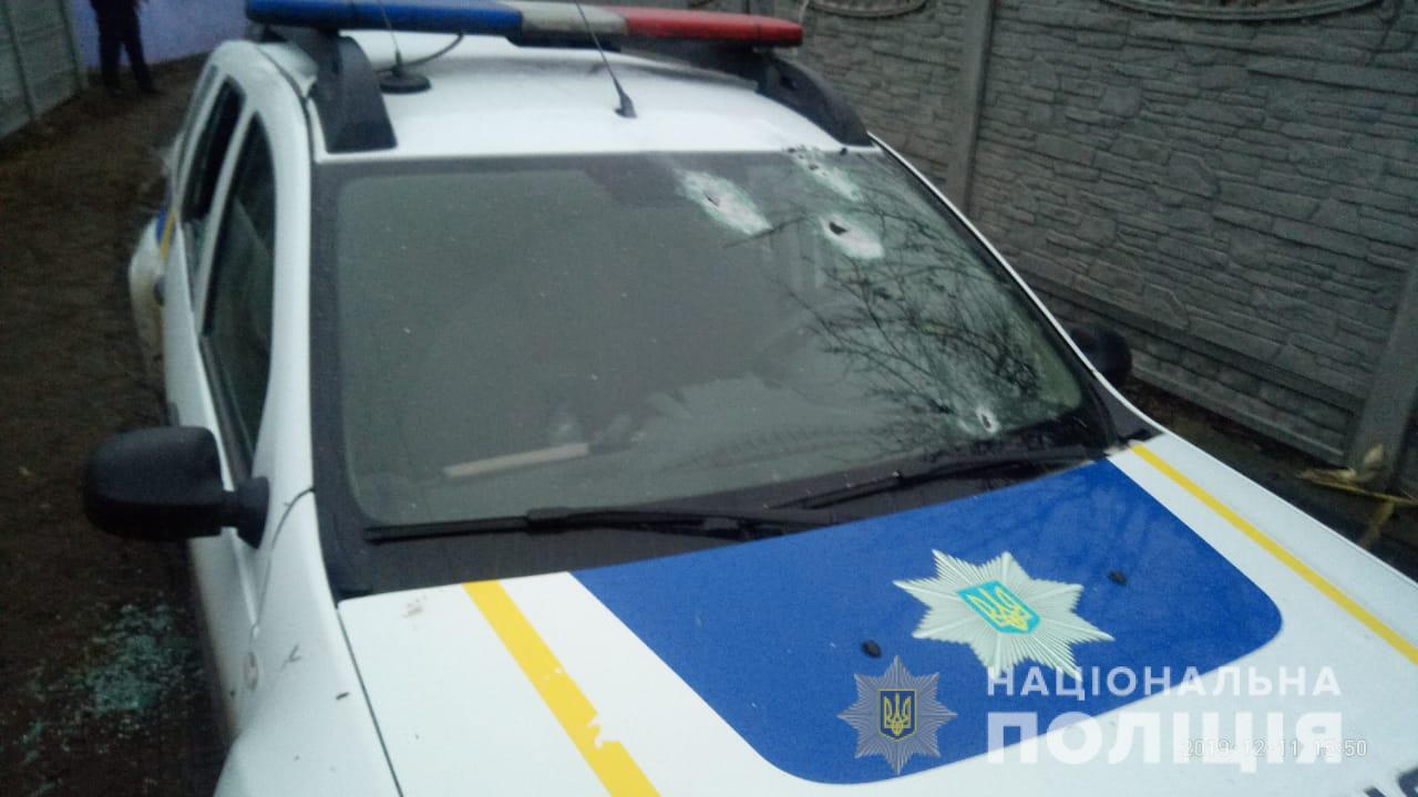 Стрельба на Киевщине: задерживают злоумышленника, который открыл огонь по патрульному авто. Фото: Нацполиция