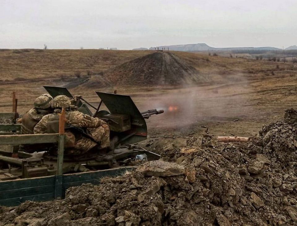 На Донеччині українські зенітники тренувались знищувати бронетехніку ворога, фото: прес-служба ООС 