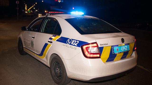 У Києві 15 екіпажів поліції ловили хлопця без прав на батьківському «Мерседесі». Фото: Факти