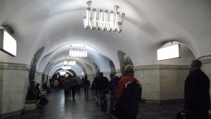 В метро Киева разъяренная толпа устроила погром из-за отмены оплаты картами, фото: Википедия