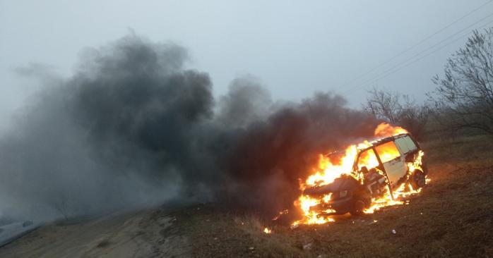 Водій спалила свою «євробляху». Фото: Думська