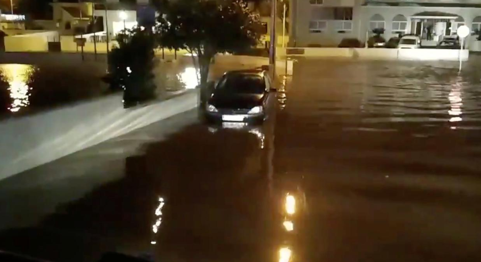 В Португалии и Испании из-за шторма погибли восемь человек, фото: Reuters