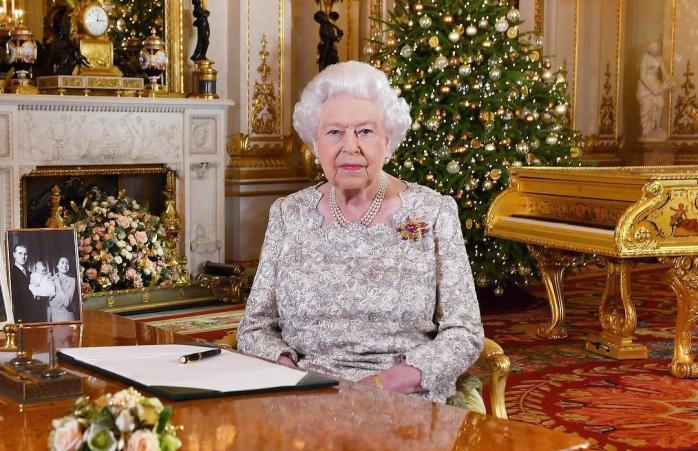Елизавета II сделала рождественские фото с тремя наследниками престола, фото: Kensingtonroyal