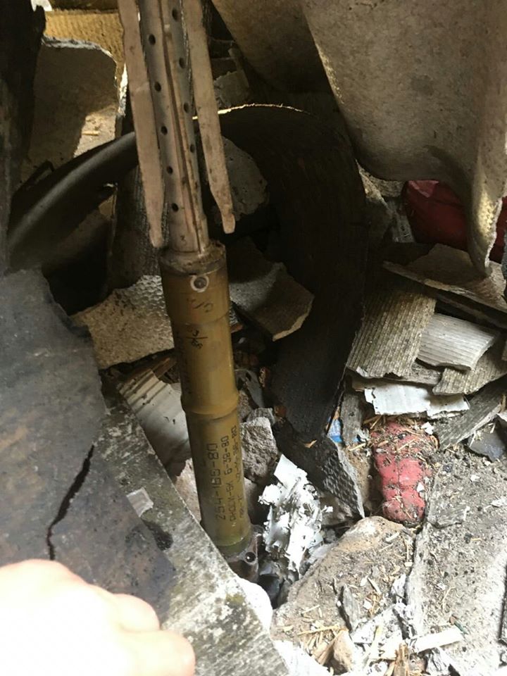 Война на Донбассе: в зоне разведения боевики запустили мину в частные дома, фото — ООС