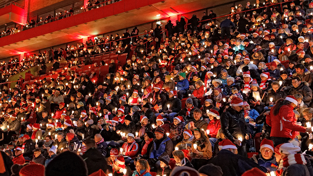 Колядки на футболе: в Берлине фанаты ежегодно встречают Рождество на стадионе, фото — "Унион"