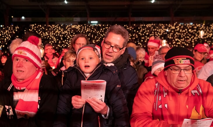 Колядки на футболі: у Берліні фанати щороку зустрічають Різдво на стадіоні, фото — "Уніон"