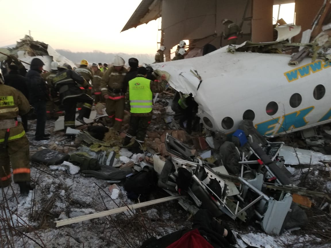 В Казахстане разбился пассажирский самолет, фото: facebook