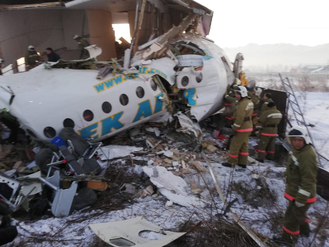 У Казахстані розбився пасажирський літак, фото: facebook