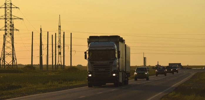 Иностранные грузовики будут платить за проезд по дорогам Украины - Мининфраструктуры, фото: Maxpixels