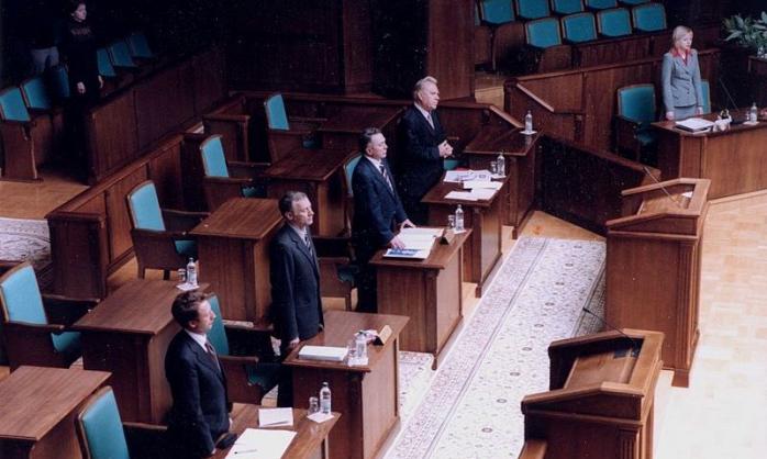 Правительство предлагает «заморозить» зарплаты судей, фото: Википедия