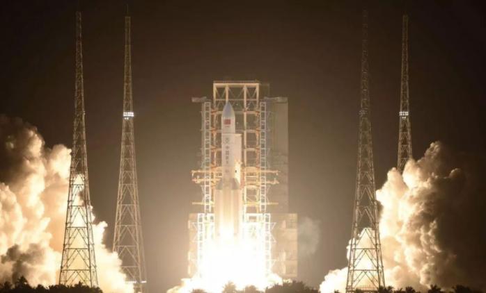 Китай запустил космическую ракету с телекоммуникационным спутником на борту, фото: New China TV