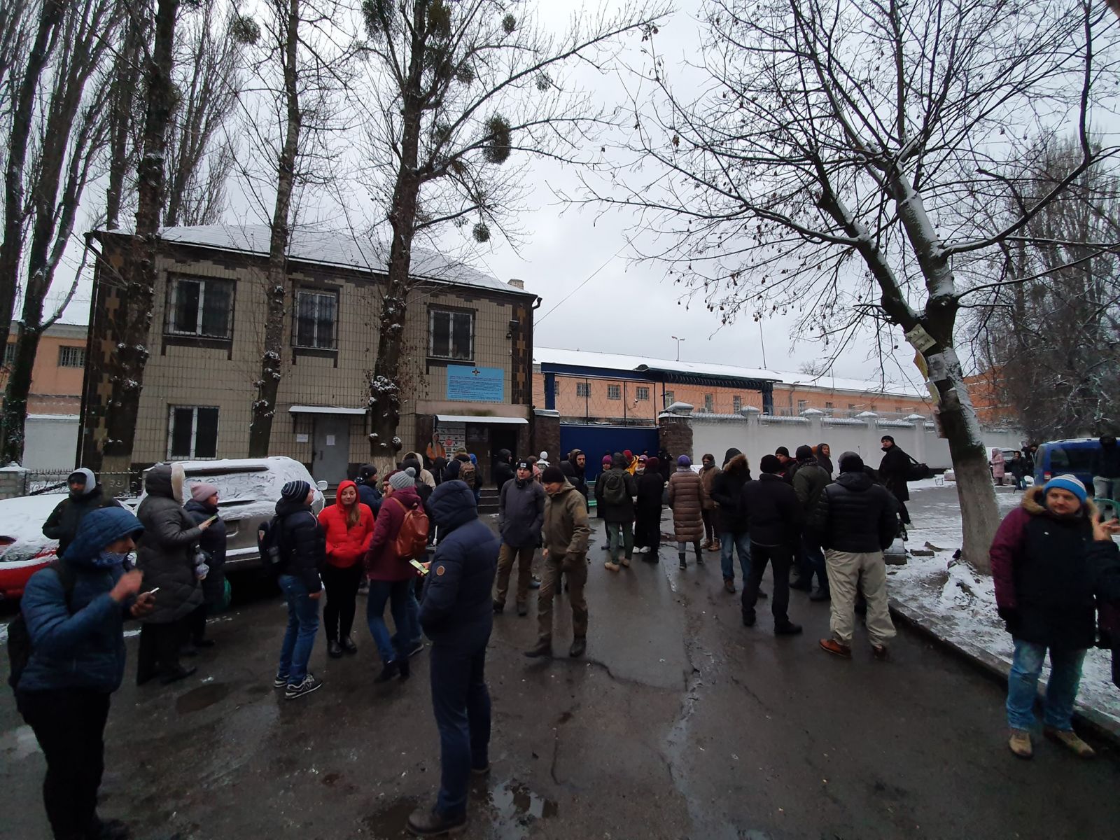 Обмен экс-беркутовцев: Лукьяновское СИЗО до сих пор блокируют, фото: facebook
