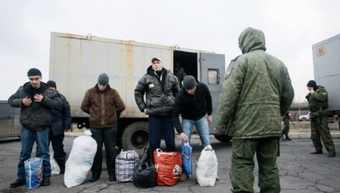 Бойовики ЛНР вивезли з Луганська українських полонених, фото: Радіо свобода 