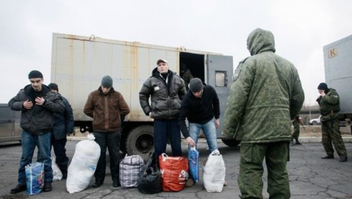 Боевики ЛНР вывезли из Луганска украинских пленных, фото: Радио свобода