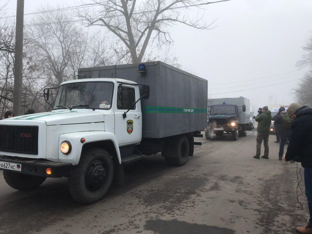 Обмін полоненими: КПВВ «Майорське» закрили, журналістів не пускають, фото: PavlovskyNews
