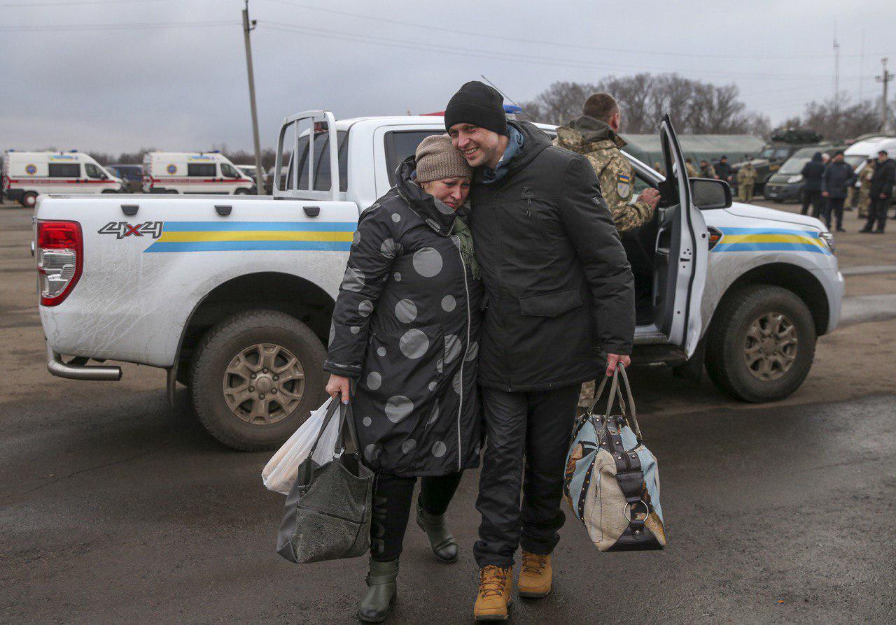Обмін на Донбасі: з’явилися фото осіб, яких передали Києву та фейковим ДНР-ЛНР, фото — Офіс президента