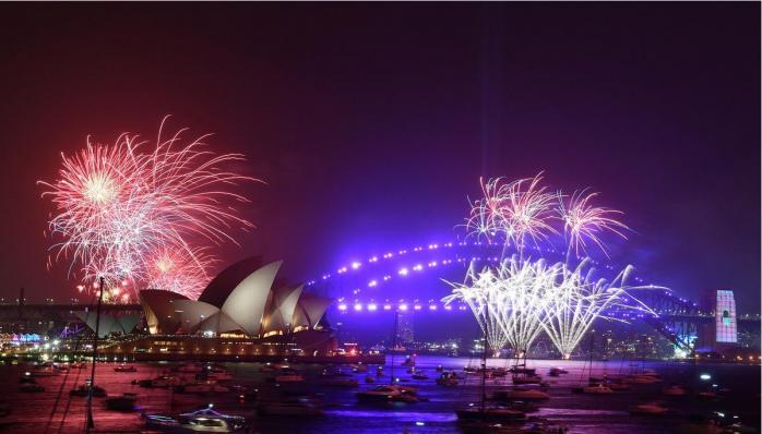 Сидней встретил 2020 в огне фейерверков, фото — Euronews