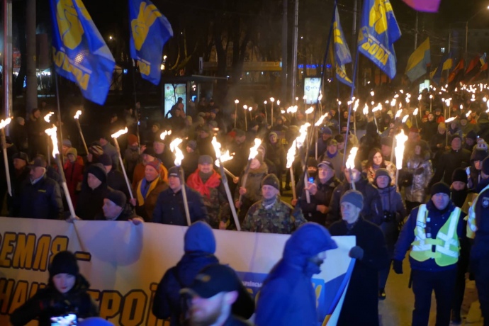 День рождения Бандеры в Киеве отметили факельным шествием, фото — УП