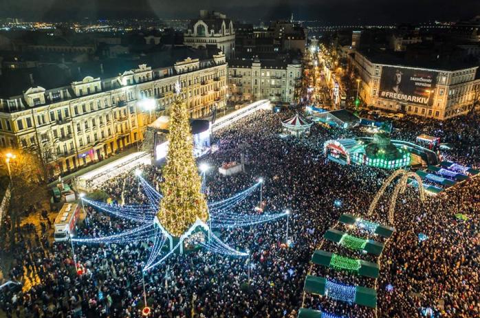 Ялинка 2020: міста України похизувалися своїми новорічними красунями / Фото: Facebook КМДА