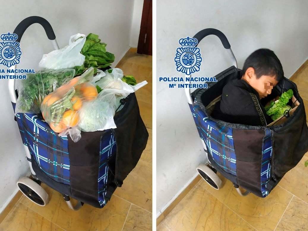 Мальчика везли из Марокко в Испанию, спрятав в продуктовой тележке, фото — Independent