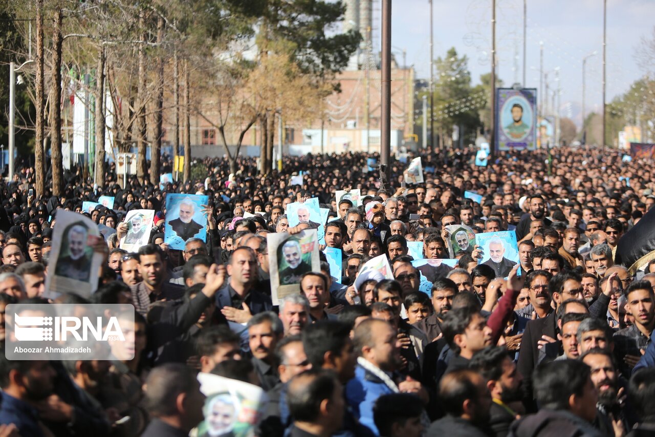 Убийство Сулеймани: в Тегеране массовый протест, люди сжигают флаги США и Израиля / Фото: ІРНА