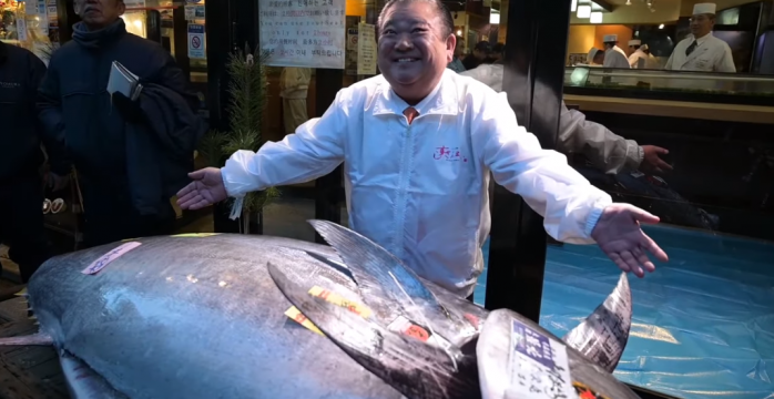 На аукціоні продали вимираючого блакитного тунця за 1,8 млн доларів, фото: NHK 