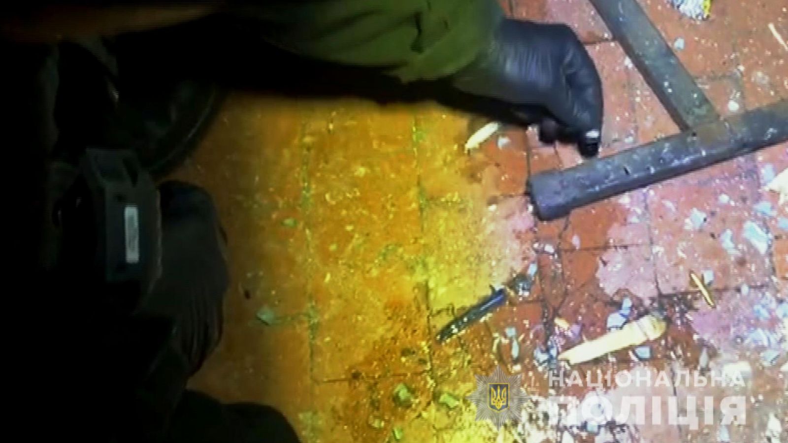  Вибух у гуртожитку в Одесі: 38-річний чоловік кинув гранату, фото: нацполіція