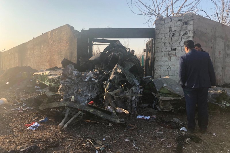 Авиакатастрофа «Боинга» в Тегеране: Киев подтвердил гибель людей, появились фото и видео падения, фото — AP