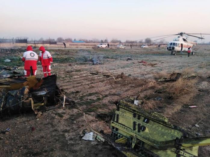 Авіакатастрофа «Боїнга» в Тегерані: Київ підтвердив загибель людей, з’явилися фото і відео падіння, фото — AP