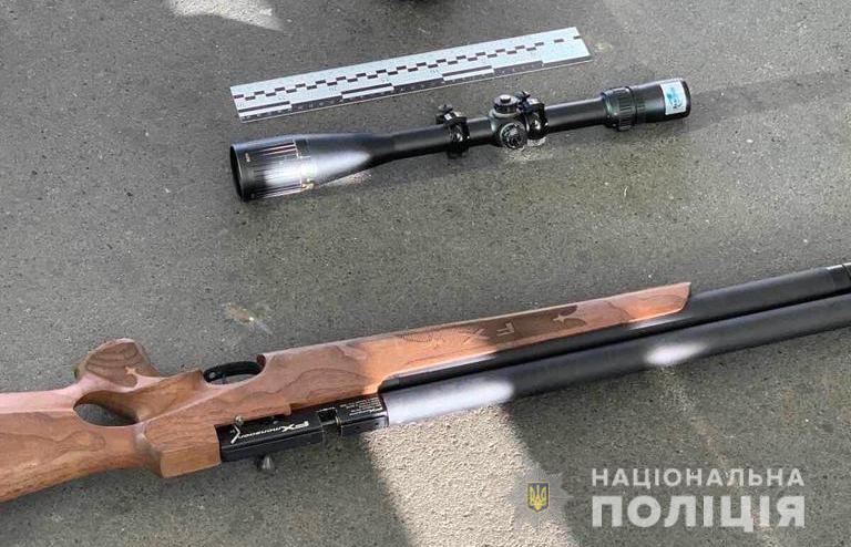В аеропорту Одеси затримали «мінера» з пневматичною зброєю, фото: Нацполіція