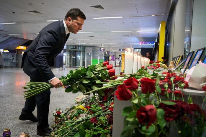 В Украине объявлен траур по погибшим при падении «Боинга» МАУ. Фото: Telegram-канал Офиса президента