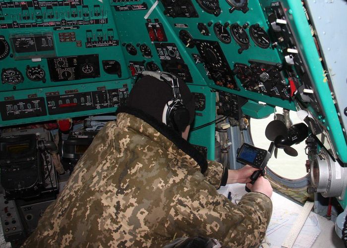Российский корабль-разведчик рыскал у побережья Азовского моря. Фото: Twitter Министерства обороны Украины