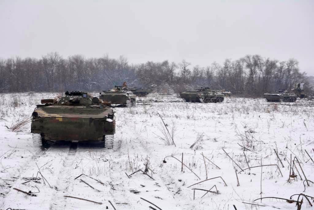 На Донбассе прошли учения десантников на БМП, фото: Минобороны 
