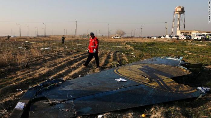 Авиакатастрофа в Иране: Киев анализирует видео падения самолета и потребует компенсацию, если выяснит, что «Боинг» сбили, фото — CNN